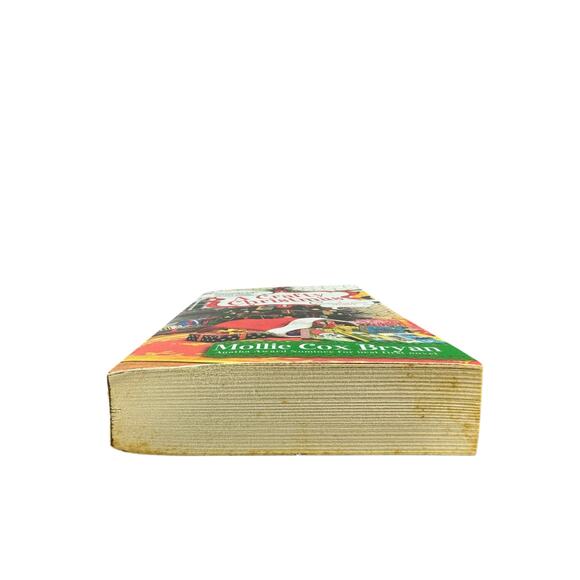 A Crafty Christmas by Mollie Cox Bryan (Paperback) - Picture 4 of 6